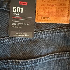 Brand new! Never worn Levi’s 501 washed black.